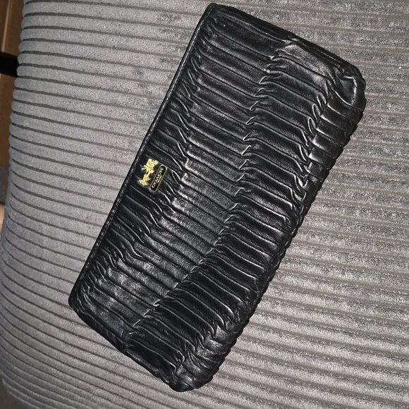 Coach Handbags - Euc coach large pleated leather clutch bag purple lined